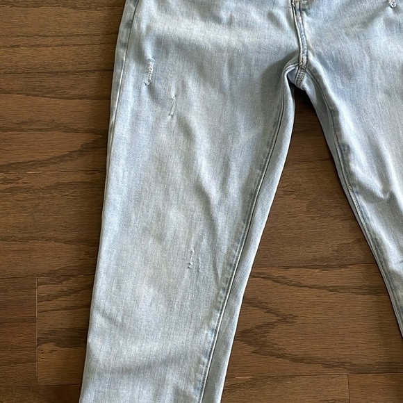 LOFT Petite Light Wash Girlfriend Distressed Denim - Size 0P - Picture 5 of 9
